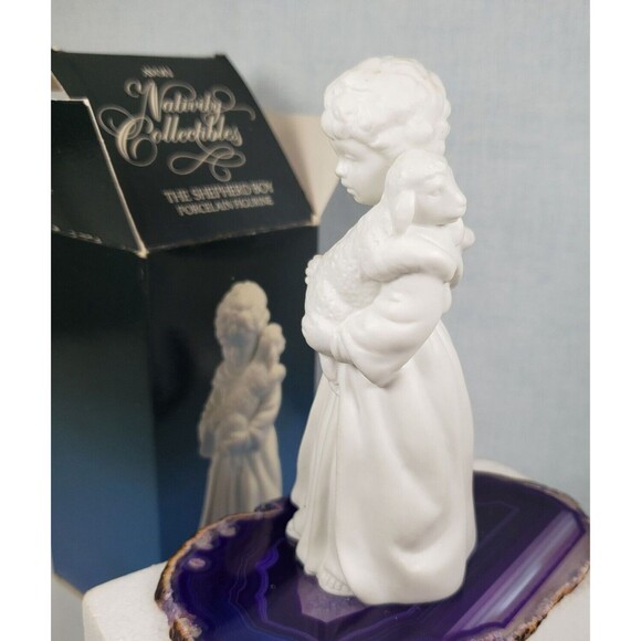 Vintage 1983 AVON Nativity Collectibles The Shepherd Boy Porcelain Figurine - Picture 7 of 13